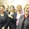 Die Künstlerinnen von links: Gisela Detzer, Gabriele Pillon, Gabi Becker, Angelika Kirchert und Anemone Rapp. Im Hintergrund der Jahreszeitenzyklus von Gabriele Pillon. 