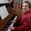 Sein Klavier ist für Stefan Immler aus Aichach Arbeitsplatz und Rückzugsort zugleich. 