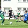 Chancen wie diese durch Stefan Winkler (links), der von Dachaus Keeper Maximilian Mayer gestoppt wurde, ließ der FC Gundelfingen liegen und steht nach der 1:2-Heimniederlage als Absteiger fest.