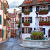 Die Schweiz von ihrer Schokoladenseite: Eine Gasse in der Altstadt von Basel