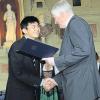 Eine Medaille von Horst Seehofer bekam Li Gao aus Gersthofen, genauso ...
