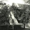 Die Schwedenstiege im Jahre 1904. Die aufwendige Treppenanlage verlief geradlinig am Hang zwischen dem Stadtgraben und der Stadtmauer hoch oben.