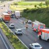 Auf der A8 hat sich kurz hinter der Anschlussstelle Günzburg in Fahrtrichtung Stuttgart ein Unfall mit mehreren Fahrzeugen ereignet.