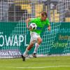 Nach dem späten 1:2-Anschlusstreffer des Ulmers Nicolas Jann gegen den VfR Aalen holt sein Teamkollege Marcel Schmidts den Ball aus dem gegnerischen Tor, um das Spiel schnell weiterlaufen zu lassen. Es sollte sich lohnen, denn kurz vor Schluss fiel das 2:2. 	