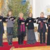 Die zehn Damen von „Coro degli Angeli“ begeisterten das Publikum mit ihrer Sangeskunst in der St. Stephanus Kirche. Alle Stimmen sind geschult von der Sopranistin Elisabeth Haumann (r). 