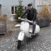 Im Landkreis Landsberg gibt es viele Vespa-Fans. Leopold Hamberger (oben) kaufte sich sein erstes Modell mit 15 Jahren. Ralf Jodl (unten links) ist Geschäftsführer im SIP Scootershop.  	