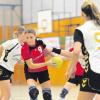 Auf die Durchschlagskraft von Amrei Starmühler müssen die Aichacher Handballfrauen morgen beim VfL Günzburg verzichten. Um nicht in Personalnöte zu kommen, müssen voraussichtlich wieder die Damen des zweiten Teams aushelfen. Schließlich will man den Tabellenletzten nicht unterschätzen. 