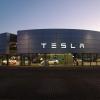 Im ehemaligen Porsche-Autohaus hat jetzt in Gersthofen Tesla offiziell eröffnet.