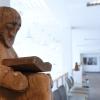 „Der Leser“ heißt diese Skulptur von Ulrich Weber. Noch bis zum 5. März sind die Werke des Künstlers in Neusässer Rathaus zu sehen. 