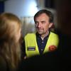 Erdrutsch in der Schweiz: Pressesprecher Christian Gartmann informiert die Anwohner des Dorfes. Das Bergdorf Brienz wird wegen des drohenden Felssturzes evakuiert. 