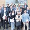 Schulleitung und Ehrengäste würdigten bei der Abschlussfeier der Staatlichen Berufsschule Lauingen gestern Mittag besonders die besten Absolventen.  