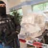 640 Kilo Kokain und Waffen fand die bayerische Polizei im Mai in Bananenkisten. 	