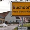 In Buchdorf muss sich der Bürgermeister Georg Vellinger  wegen seiner Art der Vergabe von Bauplätzen verantworten. 