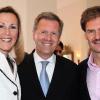 Christian Wulff mit Ehefrau Bettina und Manager Carsten Maschmeyer.