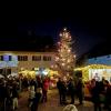 Zu ihrem vierten ‚kleinen, aber feinen‘ Christkindlmarkt im Hof der Familie Schamberger-Oswald lud die Hochdorfer Feuerwehr dieses Jahr wieder ein.