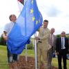 Heimatminister Markus Söder (CSU) hisst 2013 in Westerngrund (Bayern) die EU-Flagge, wo seit dem Beitritt Kroatiens der geografische Mittelpunkt der EU liegt. (Archivfoto)