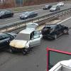 Auf der A7 sind am Freitagnachmittag drei Autos zusammengestoßen. Eine Person wurde dabei schwer verletzt, zwei weitere erlitten mittelschwere Verletzungen.