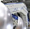 So sehen die Paneele aus Aluminium aus, die in Augsburg bei MT Aerospace für Boeing-Weltraumraketen gebaut werden. In den USA fügen Experten die Teile dann zu Tankdeckeln mit einem Durchmesser von 8,40 Metern zusammen. 