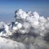 Vulkan spuckt Wolke aus Asche in den Himmel (dpa)