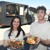Cindy Hotaran und Thomas Riou betreiben den neuen Food-Truck Chefbox. Eigentlich wollten sie damit bereits im vergangenen Sommer Ziele in und um Augsburg ansteuern. 
