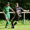 Michaele Muscillo und der TSV Lützelburg taten sich beim 2:1 gegen Aufsteiger TSV Ellgau (rechts Frank Erler) schwer. Foto: Andreas Lode