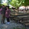 Robert und Anna Sapper stehen in den Startlöchern, um am Donnerstag ihren Biergarten „Beim Lagoi“ in Pfaffenhofen wieder zu eröffnen. 	