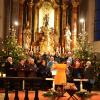 Der Kirchenchor Donaumünster-Erlingshofen-Rettingen erfreute die Zuhörer beim Benefizkonzert in der Kirche Mariä Himmelfahrt in Donaumünster mit weihnachtlichen Weisen.  	 	