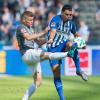 Augsburgs Alfred Finnbogason (l.) kam gegen Berlin nicht richtig in Fahrt.