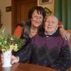 Elisabeth und Alois Häusler sind seit mehr als 50 Jahren glücklich verheiratet. Daran ändert auch die Demenz des Höchstädters nichts. Am Valentinstag überraschte Bob Häusler seine Frau regelmäßig mit einer Rose. 