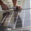 Kompakte Solar-Anlage: Mieter können auf dem Balkon oder der Terrasse eine kleine Solaranlage anbringen.