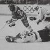 Beim olympischen Eishockeyturnier 1988 in Calgary standen sich Deutschland mit Dieter Medicus (rechts) und Torwart Josef Schlickenrieder (am Boden) und die Sowjetunion um Sergej Makarow auf dem Eis gegenüber. Dieses Spiel gewann die Sowjetunion mit 6:3. 