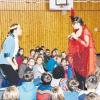 Die Schiltberger Grundschüler verfolgten begeistert das Musiktheater des Duos Papagena. 	