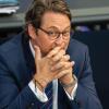 Andreas Scheuer, Bundesverkehrsminister, gerät wegen des Scheiterns der PKW-Maut immer mehr unter Druck. Die Opposition fordert Aufklärung und stellt ein Ultimatum.