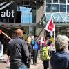 Die Gewerkschaft Verdi hatte in Ulm zu einer Protestaktion unter dem Motto „Schutzschirm für Beschäftigte“ aufgerufen. 	
