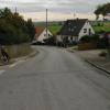 Zwölf Prozent Steigung: Früher war er nur der Bauernberg, heute heißt der steile Streckenabschnitt im Affinger Ortsteil Bergen Derchinger Straße. Früher wurden unten die Wagen entkoppelt und die Heufuder einzeln hochgezogen. Mit steigenden PS-Zahlen verlor der Berg seinen Schrecken. Die Straße wird nun saniert. 
