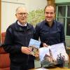 Gundremmingens Ruhestandspfarrer Richard Harlacher (links) hat neben seinen
Jahreskalendern ein kleines Buch über die Franziskuskapelle verfasst.