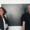 Claudia Weil und Andreas Stucken vor einem Bild von Karen Irmer in ihrer Galerie in der Bergstraße