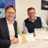 Den Öffentlichen Nahverkehr in der Region wesentlich verbessern: Landrat Hans Reichhart (links) und VMK-Vorsitzender Hubert Fischer stellten ihre Pläne vor.