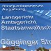 Drei Männer mussten sich wegen Betrugs vor dem Landgericht Augsburg verantworten.