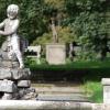 In einer Woche wird im Schacky-Park gefeiert: Die vier Brunnen sind restauriert, nicht mehr vorhandene Teile wurden jedoch nicht ersetzt, wie zum Beispiel die Apoll-Figur. Im Bild ist der sogenannte Delfinbrunnen zu sehen.
