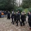 Nach dem Gottesdienst bei der Trauerfeier für Wolfgang Schäuble wird der Sarg auf dem Friedhof gebracht. 