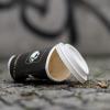 In Deutschland werden jährlich fast 2,8 Milliarden Einweg-Kaffeebecher verbraucht. Auch in Fußball-Stadien gibt es wegen solcher Becher Kritik.