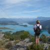 Berge soweit das Auge reicht: der Ausblick auf den Stausee von Mediano. 