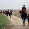 Migranten gehen zur türkisch-griechischen Grenze, in Pazarkule bei Edirne.