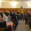 Etwa 80 Interessierte hörten sich in Witzighausen die Ausführungen von Bürgermeister Raphael Bögge (stehend) über das Thema Dorfladen an. 