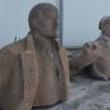 Skulpturen von einstigen Ostblock-Größen wurden am Samstag bei der Firma Natursteine Kurz in Gundelfingen versteigert. Für die Statuen hat sich bislang aber kein Käufer gefunden.  