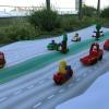 Mit Lego- und Playmobilfiguren haben drei Kollegen der Presseabteilung der Polizei den unglaublichen Unfall nachgestellt.
