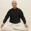 Dr. Peter Konopka ist Arzt und Yogalehrer.  	