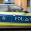Die Polizei meldet einen Unfall bei Rehling, den ein 26-jähriger Mann betrunken verursacht hat.