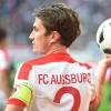 Dem FC Augsburg droht der Abschied von Kapitän Paul Verhaegh.